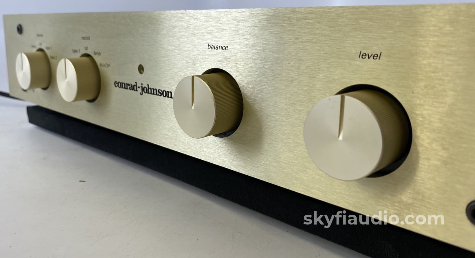 Conrad-Johnson Pf2L Line Level All-Analog Preamplifier