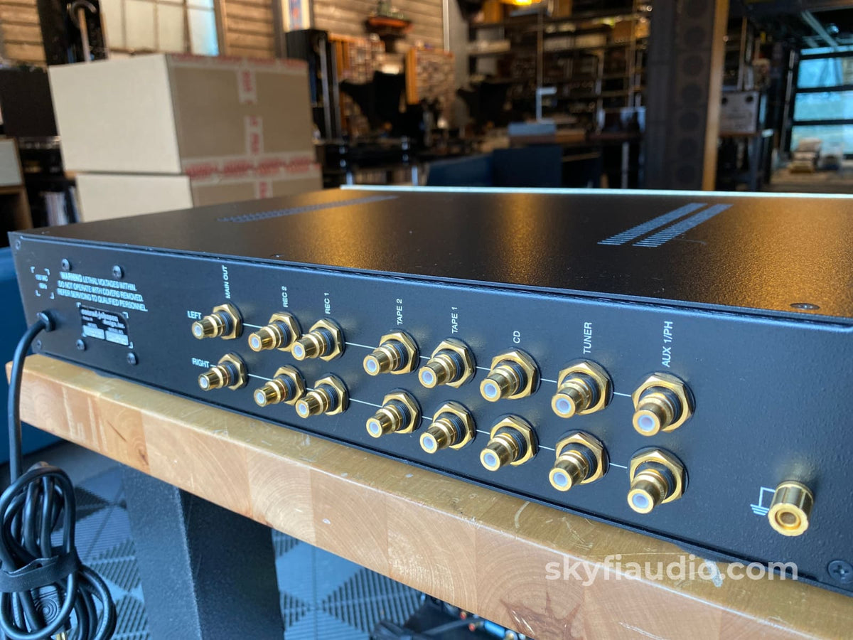 Conrad Johnson Pv12 Line Stage Tube Preamp Preamplifier