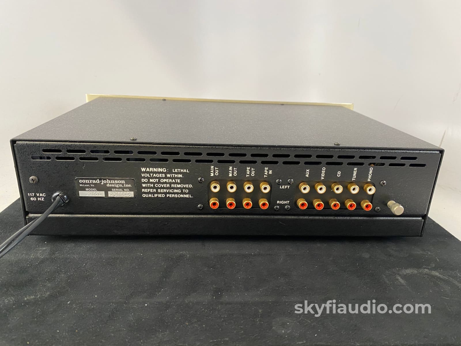 Conrad Johnson Pv10A All Tube Preamp With Phono Input Preamplifier