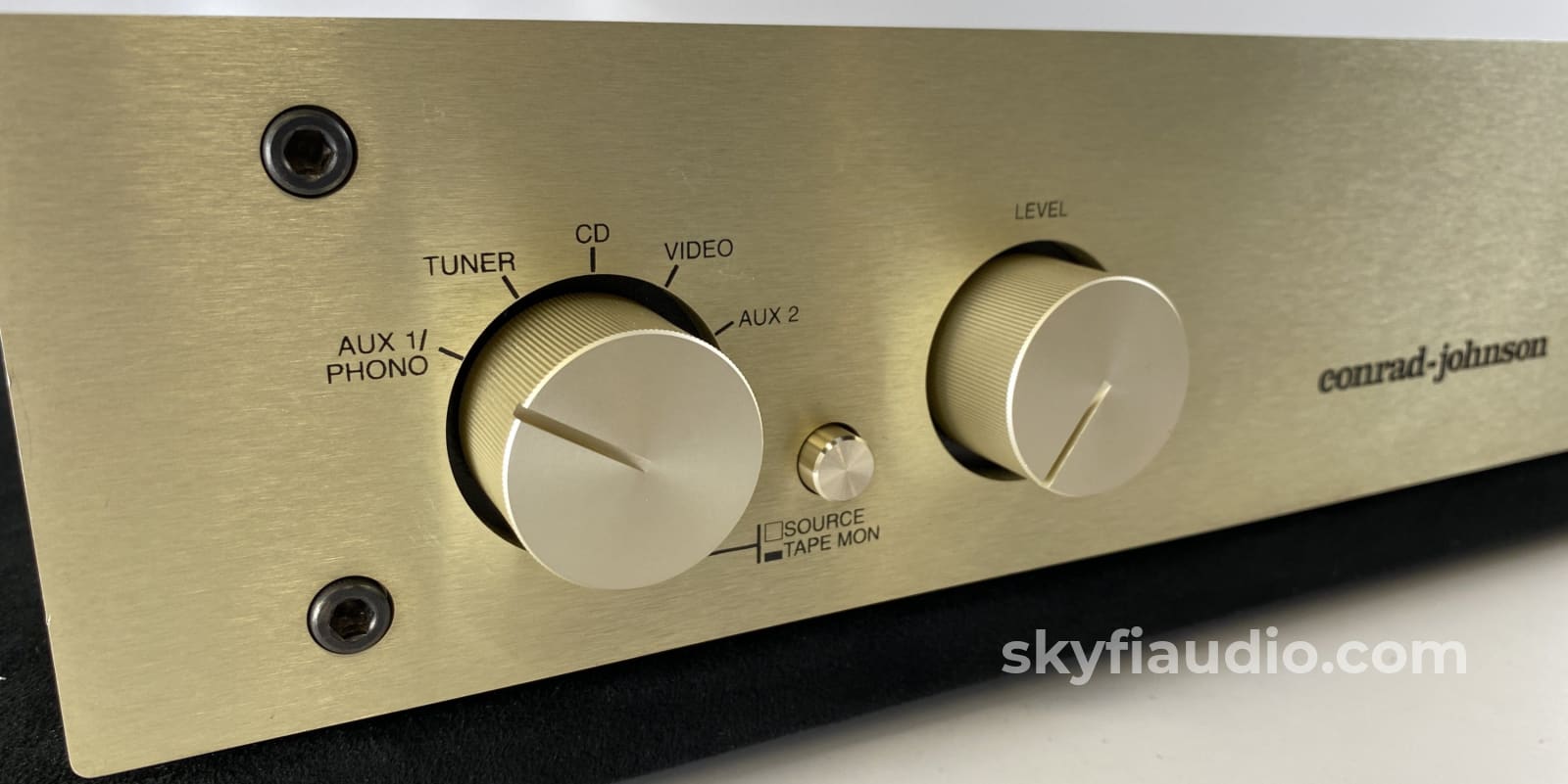 Conrad Johnson Pv10A All Tube Preamp With Phono Input Preamplifier