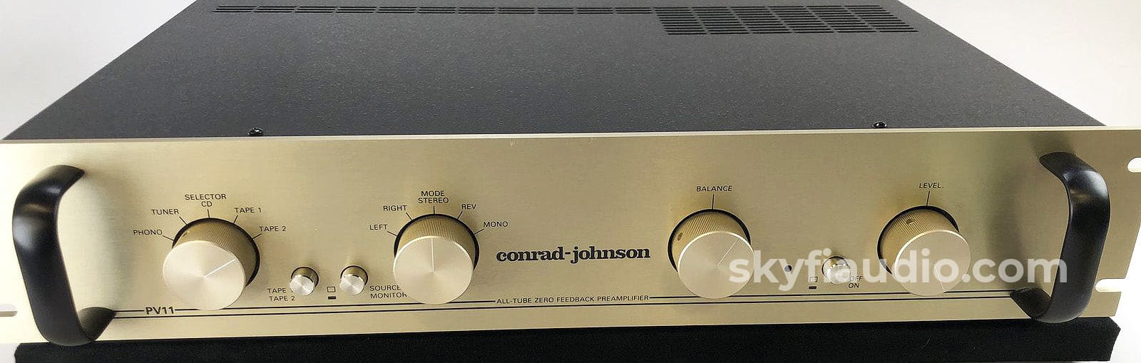 Conrad-Johnson Pv11 Tube Preamp With Phono Input Preamplifier