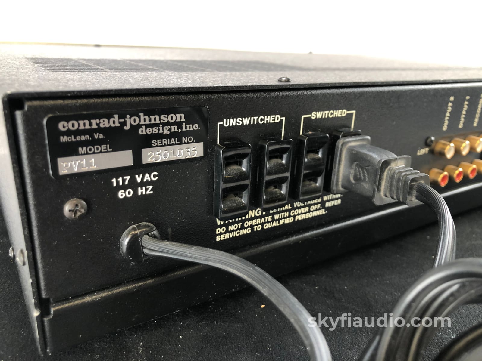 Conrad-Johnson Pv11 Tube Preamp With Phono Input Preamplifier