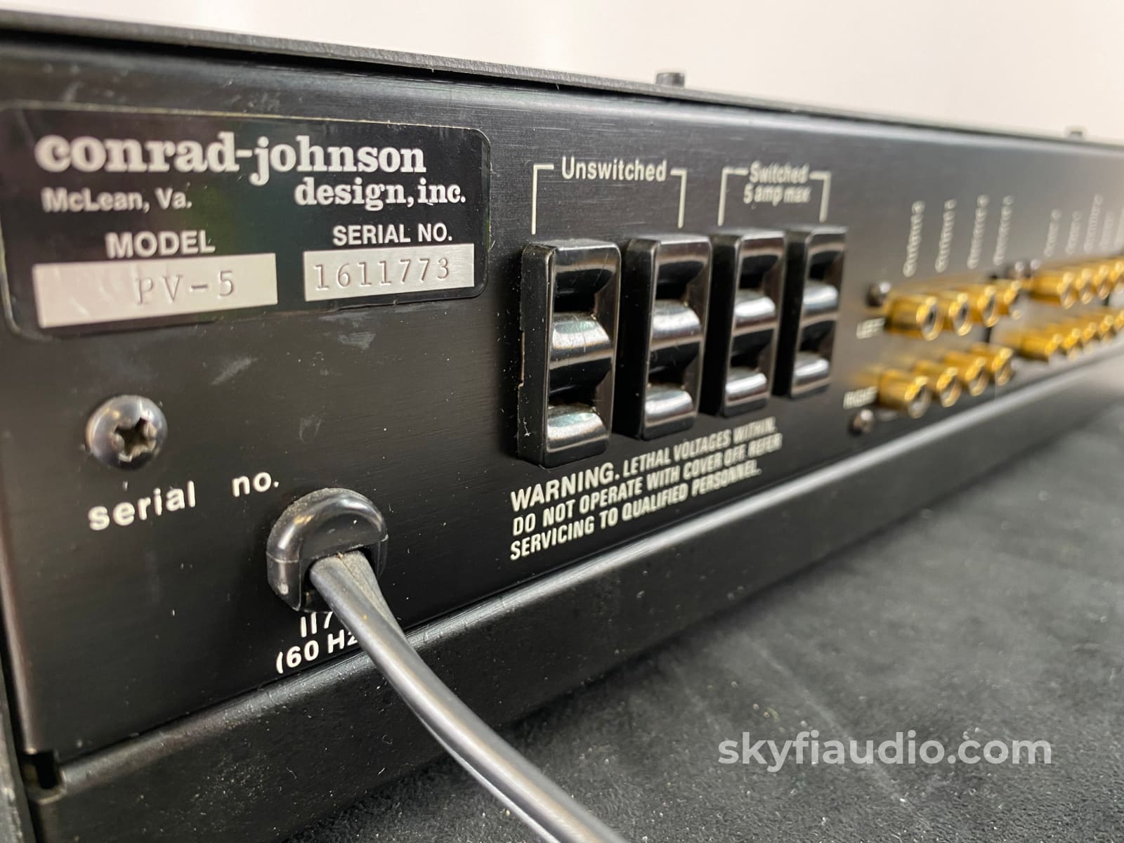 Conrad Johnson Pv5 All-Tube Preamplifier With Phono