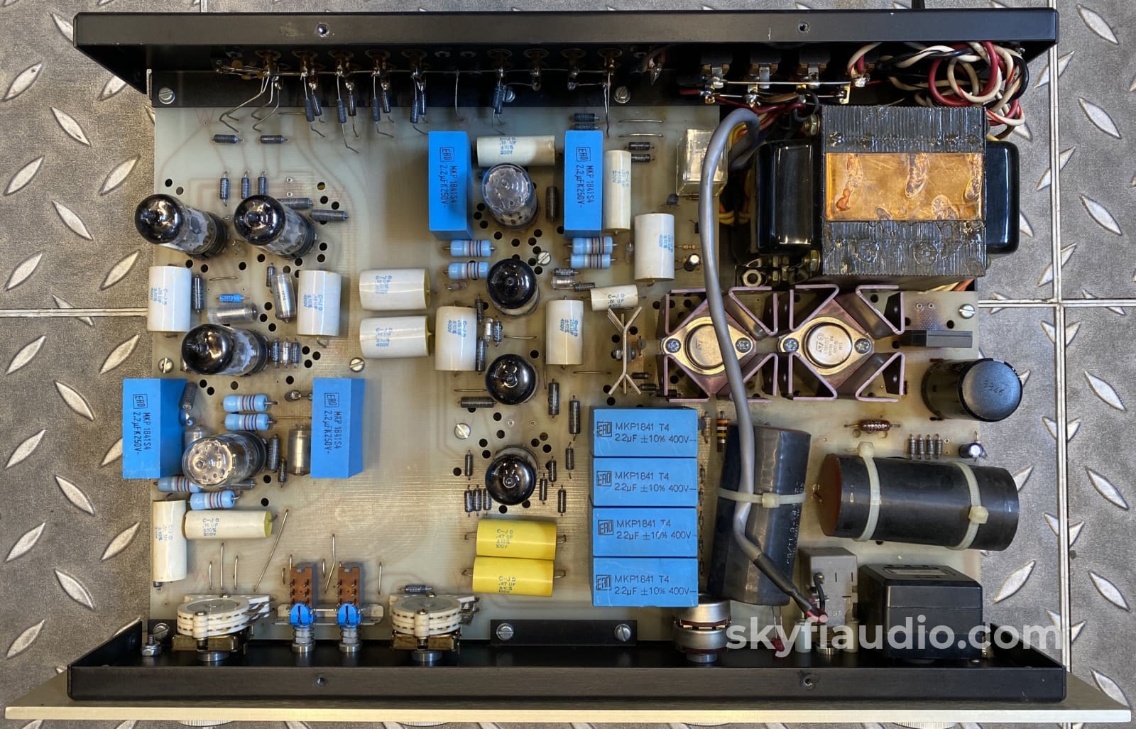Conrad Johnson Pv5 All-Tube Preamplifier With Phono