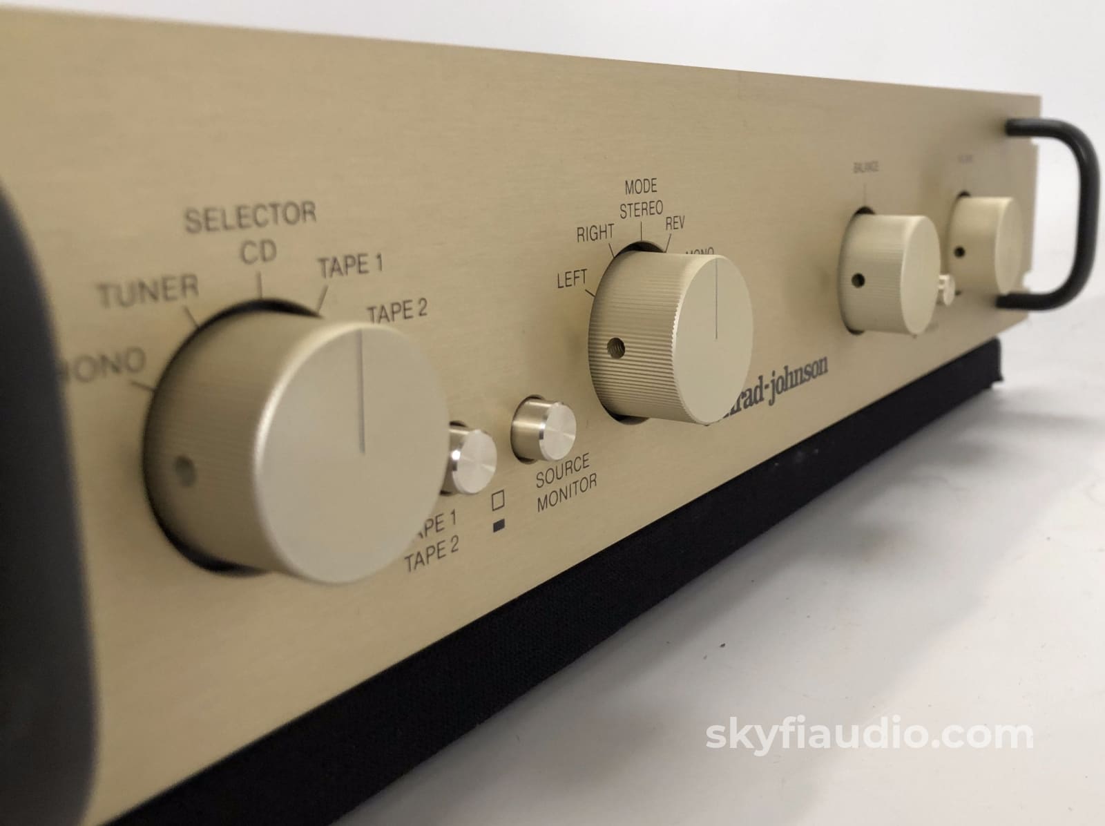 Conrad-Johnson Pv8 Tube Preamp With Phono Preamplifier