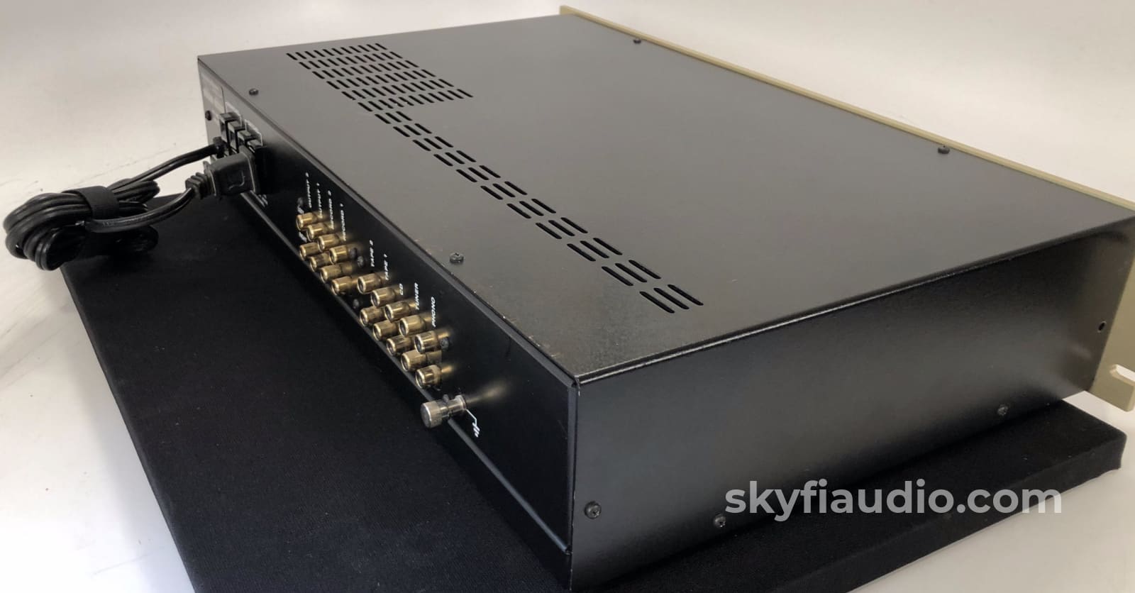 Conrad-Johnson Pv8 Tube Preamp With Phono Preamplifier