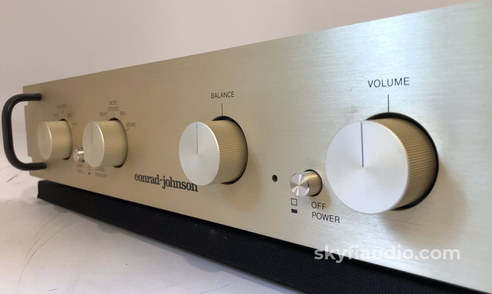 Conrad-Johnson Pv8 Tube Preamp With Phono Preamplifier