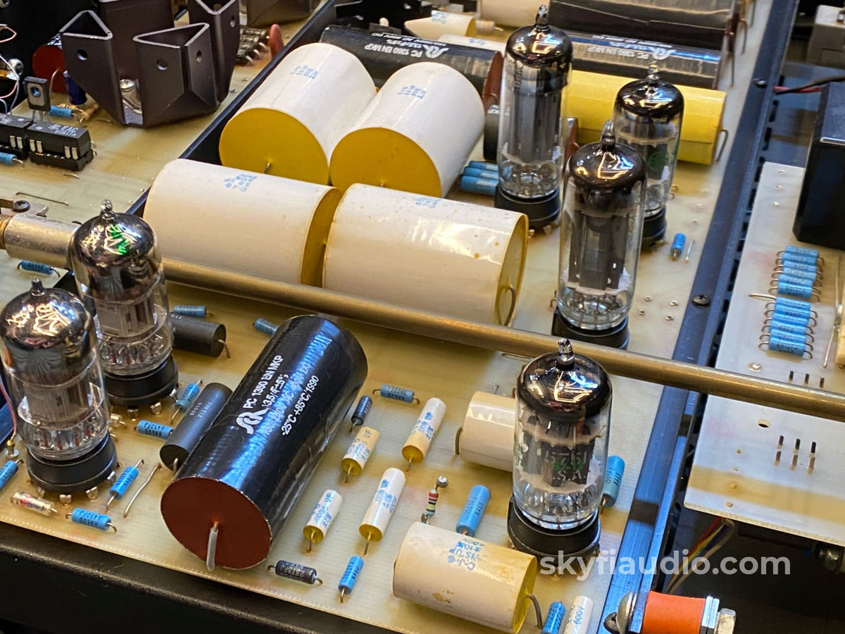 Conrad Johnson Pv9A Tube Preamplifier With Phono