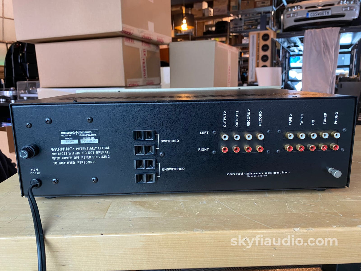 Conrad Johnson Pv9A Tube Preamp With Phono Preamplifier