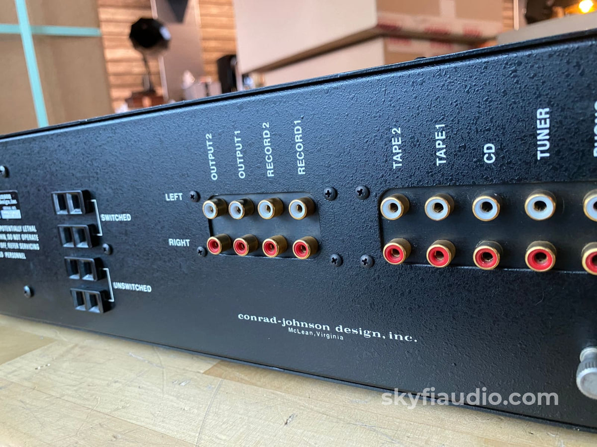 Conrad Johnson Pv9A Tube Preamp With Phono Preamplifier