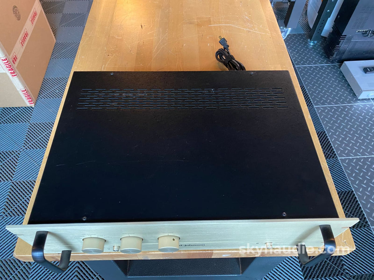 Conrad Johnson Pv9A Tube Preamp With Phono Preamplifier