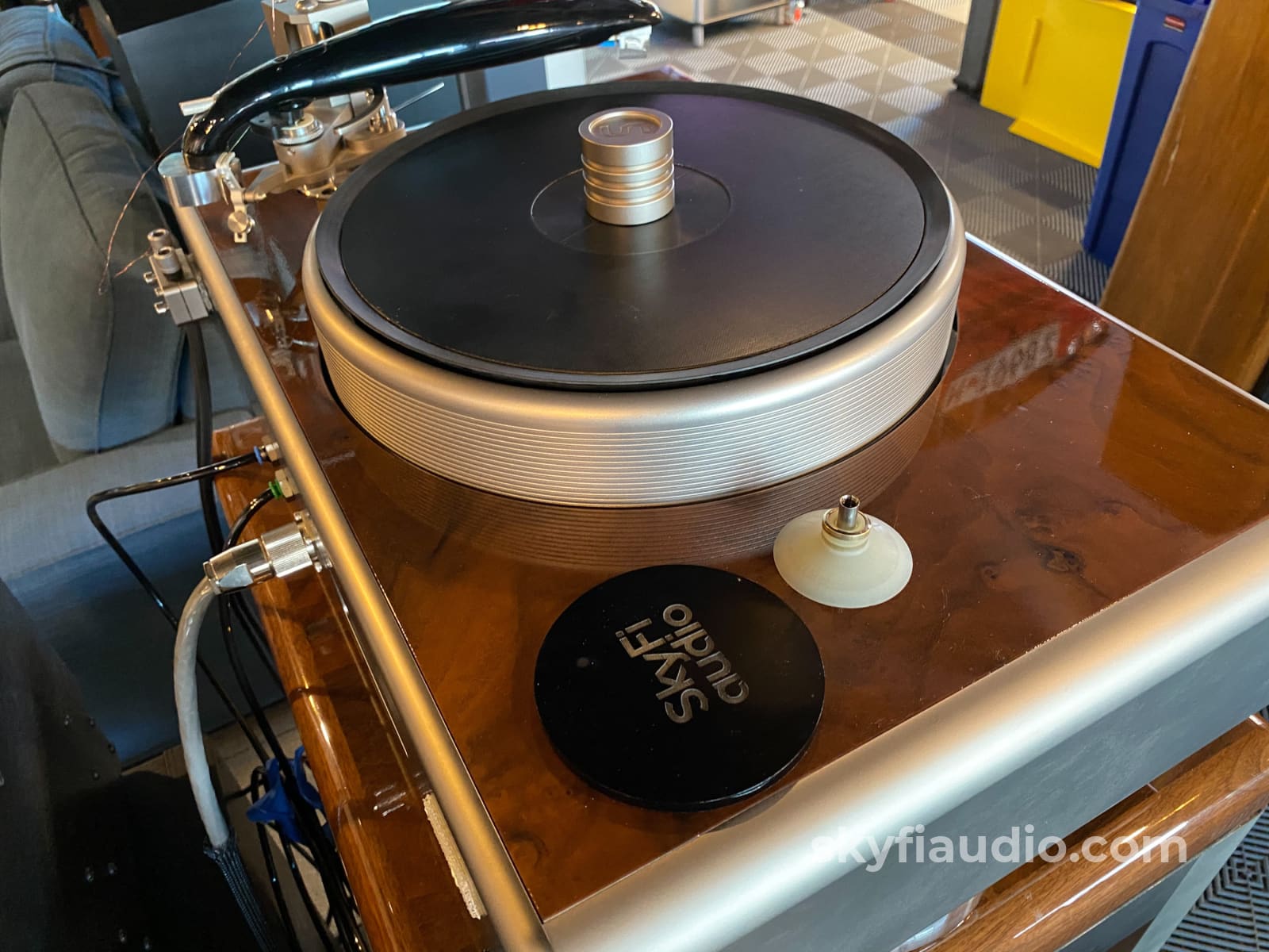 Continuum Audio Labs - Caliburn Turntable With Cobra Arm Stand And Minus K Platform