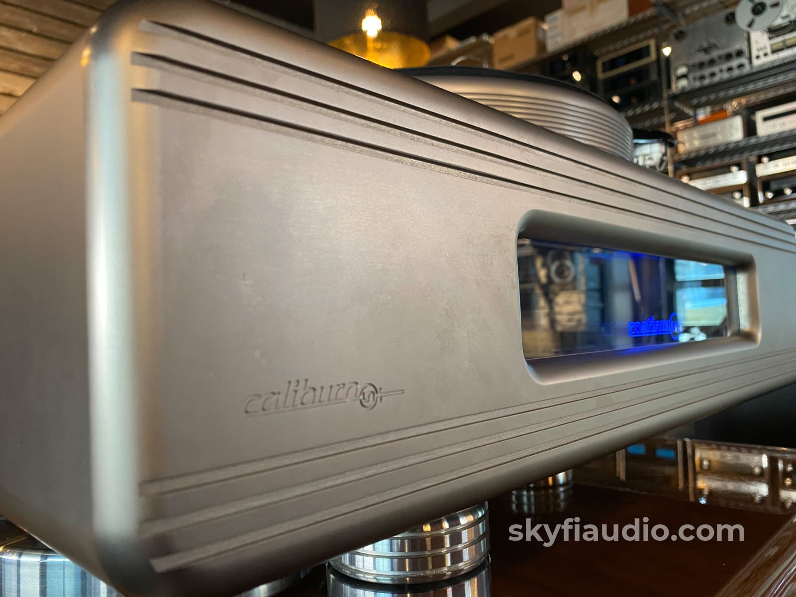 Continuum Audio Labs - Caliburn Turntable With Cobra Arm Stand And Minus K Platform