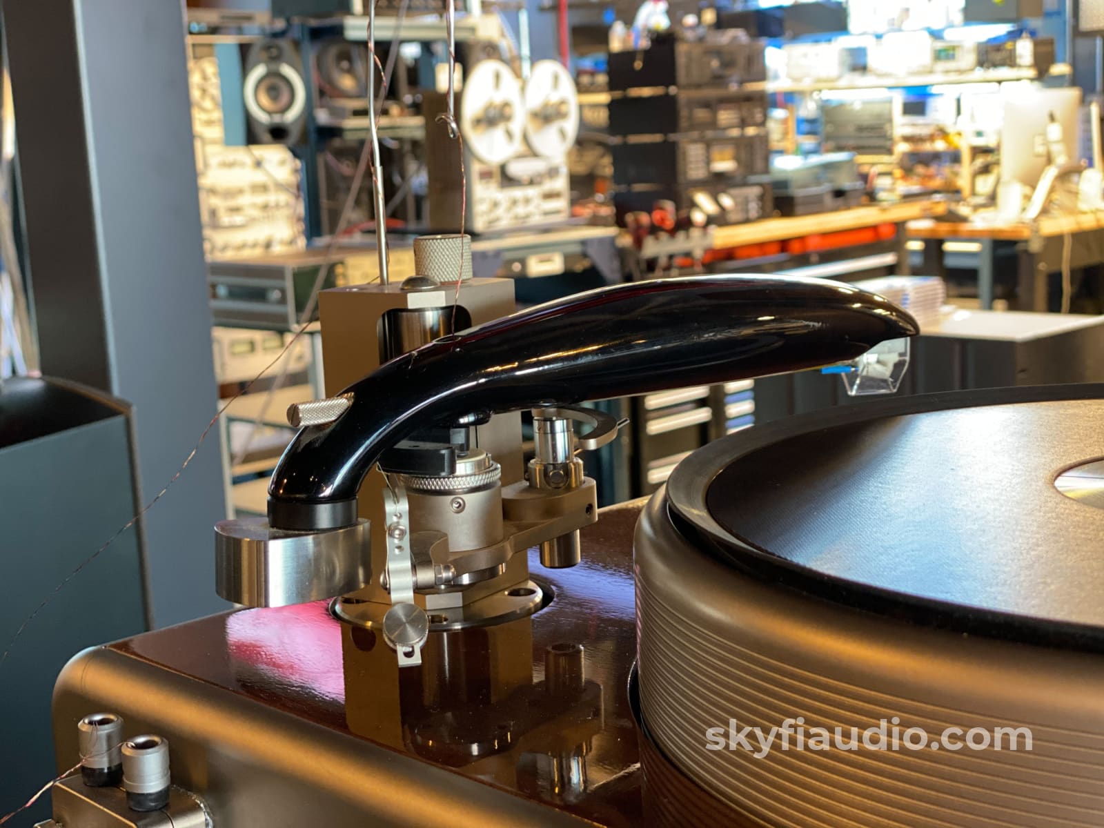 Continuum Audio Labs - Caliburn Turntable With Cobra Arm Stand And Minus K Platform