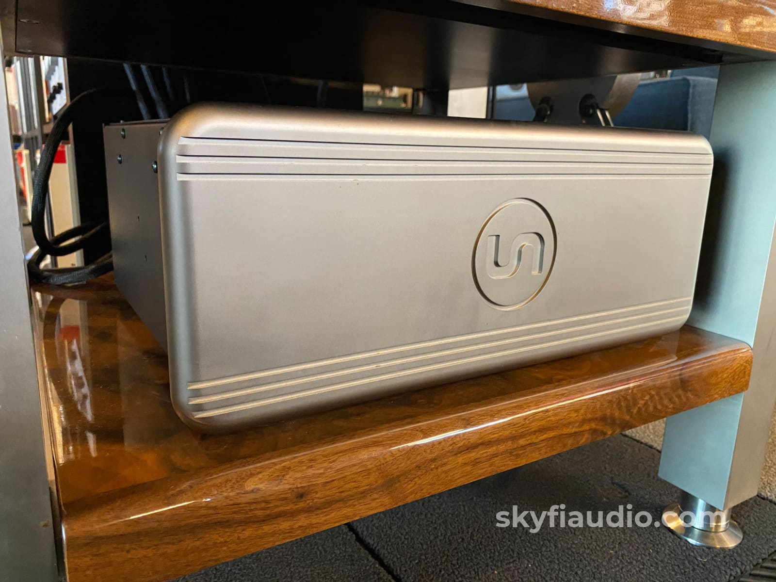 Continuum Audio Labs - Caliburn Turntable With Cobra Arm Stand And Minus K Platform