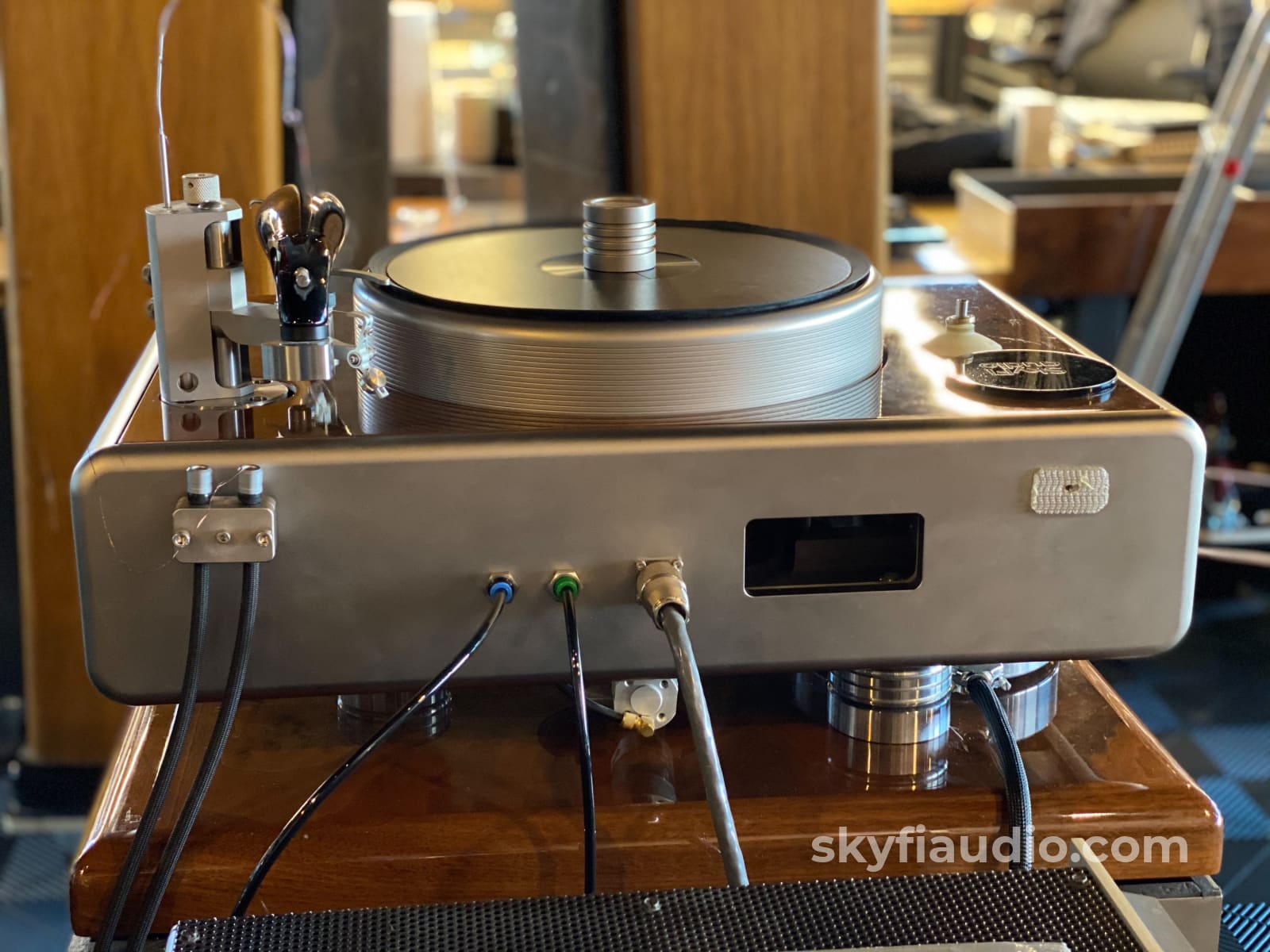 Continuum Audio Labs - Caliburn Turntable With Cobra Arm Stand And Minus K Platform