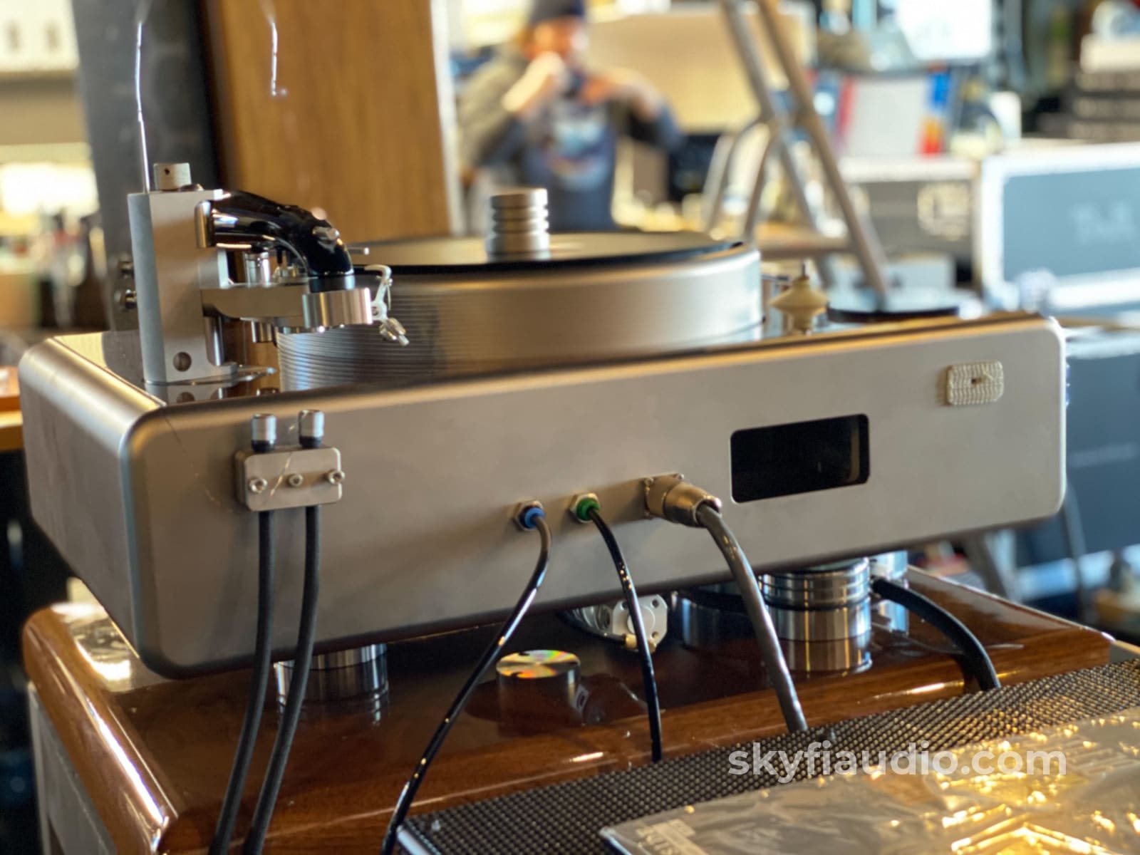 Continuum Audio Labs - Caliburn Turntable With Cobra Arm Stand And Minus K Platform