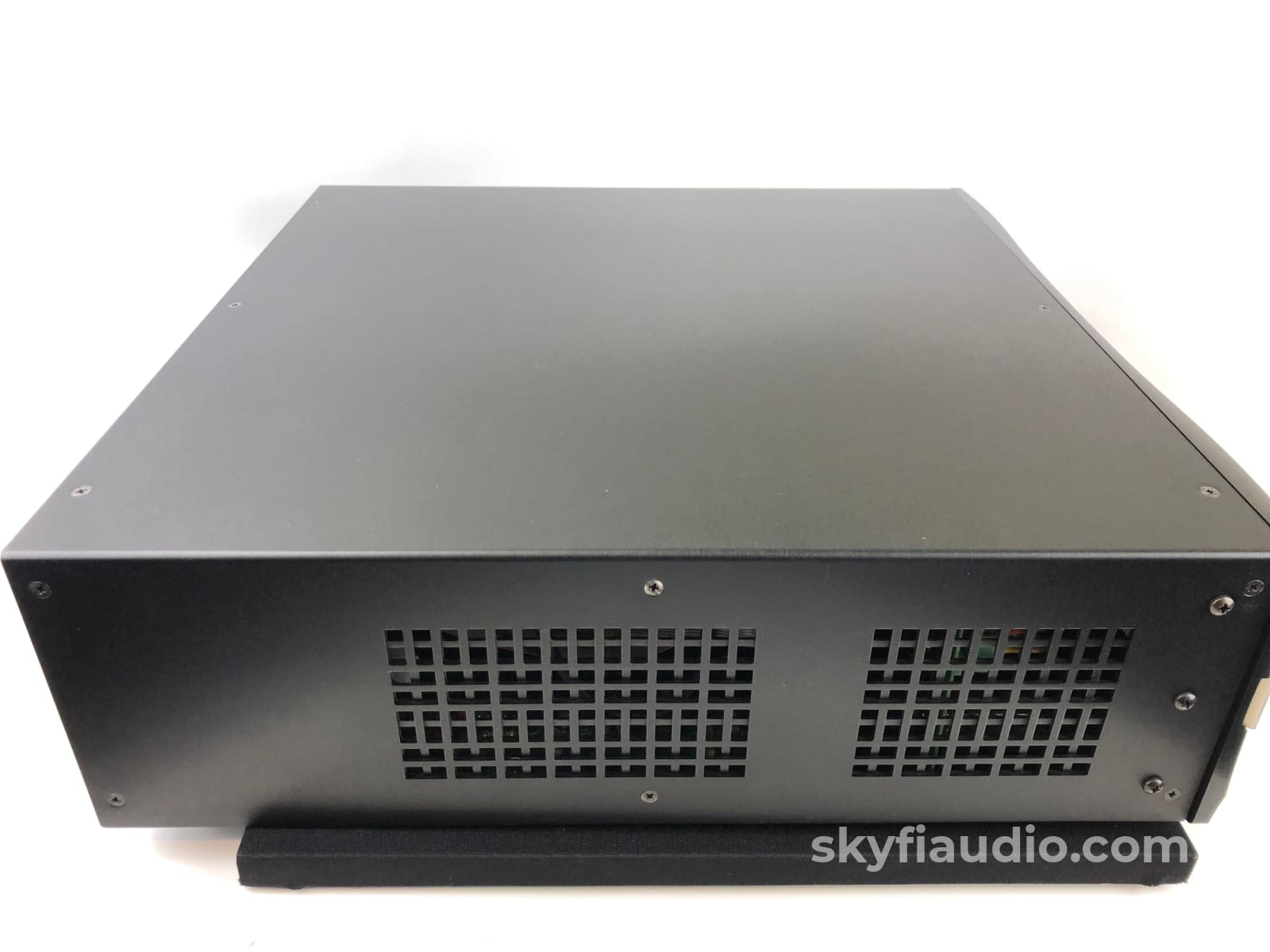 Datasat Digital Rs20I Flagship Theater Processor Preamplifier