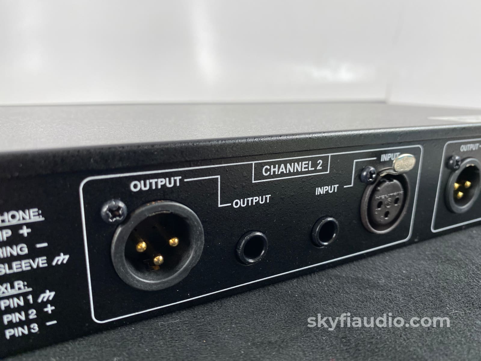 dbx 215 - Dual-Channel 15-Band Graphic Equalizer Like New In Original
