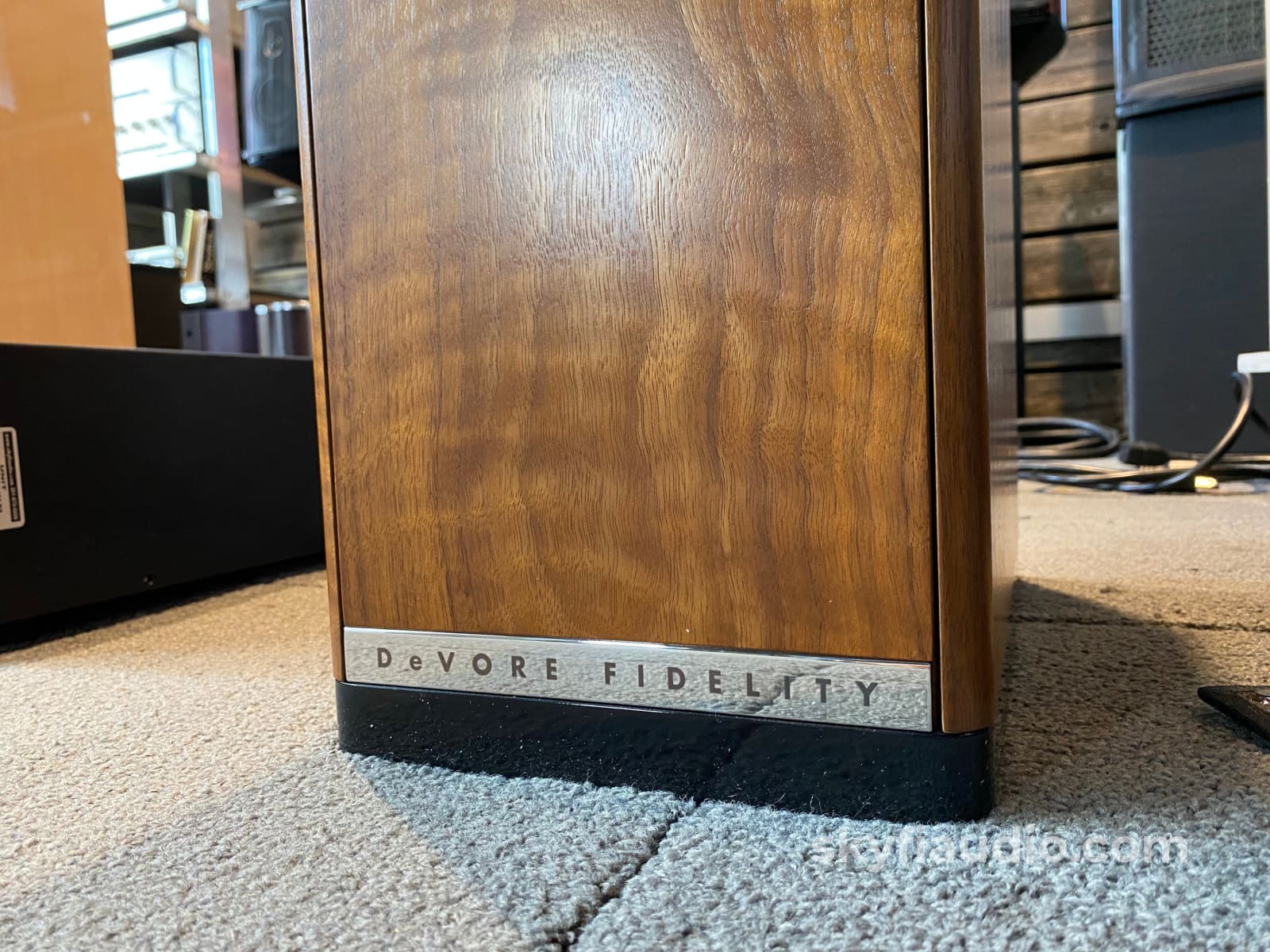 Devore Fidelity Gibbon Nines 2-Way Speakers In A Gorgeous Finish Made In Nyc!