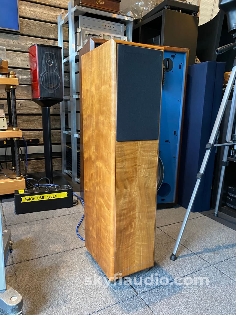 DeVore Fidelity Gibbon Super 8 Speakers, Gorgeous Walnut Finish, MADE