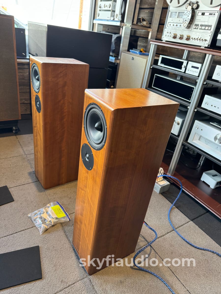 Devore Fidelity Gibbon Super 8 Speakers In Gorgeous Walnut Finish Made Nyc!