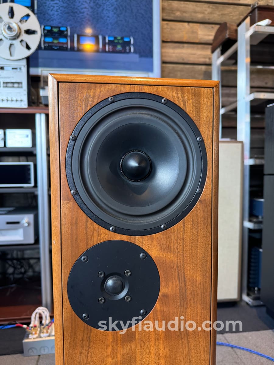 Devore Fidelity Gibbon Super 8 Speakers In Gorgeous Walnut Finish Made Nyc!