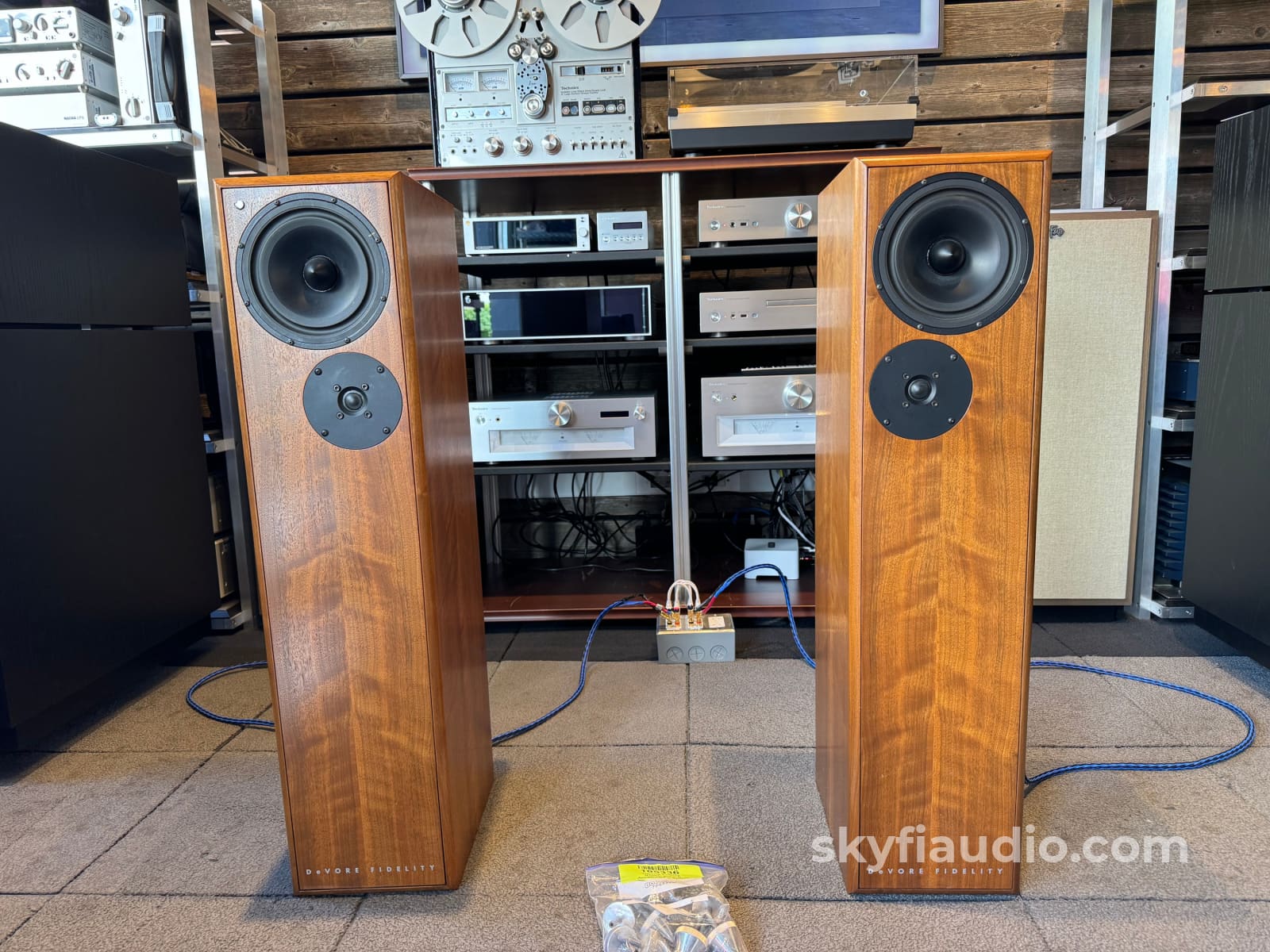 Devore Fidelity Gibbon Super 8 Speakers In Gorgeous Walnut Finish Made Nyc!