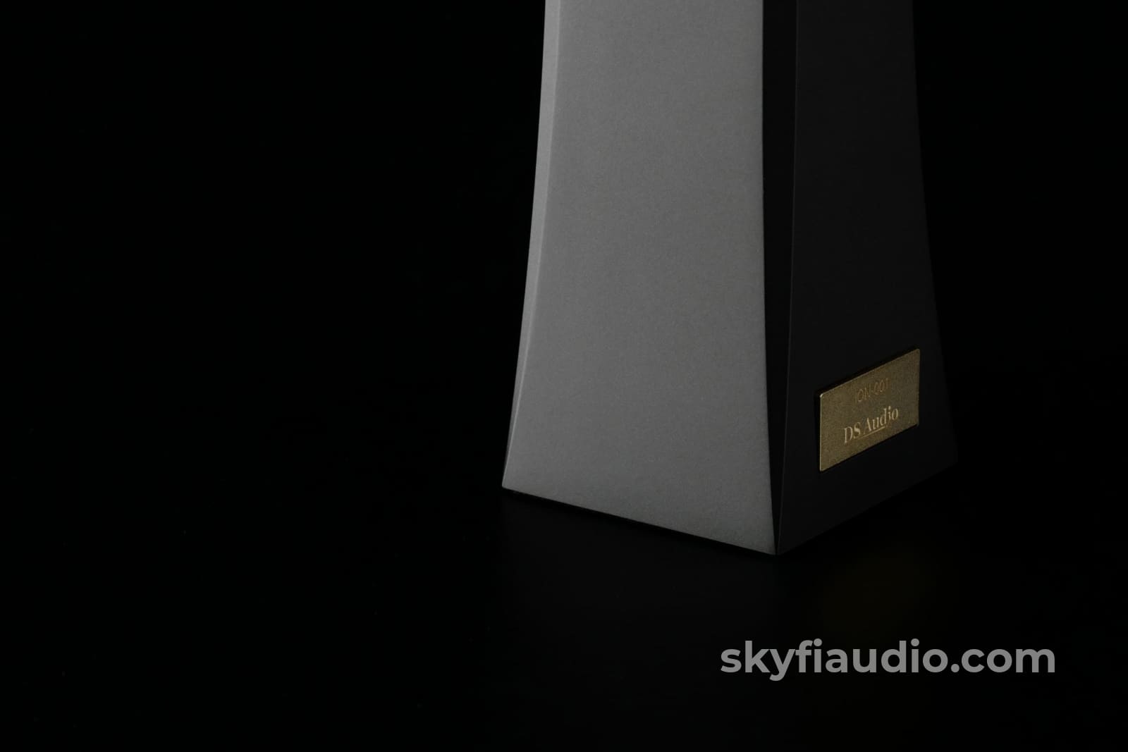 DS Audio ION-001 Vinyl Ionizer - NEW Accessory