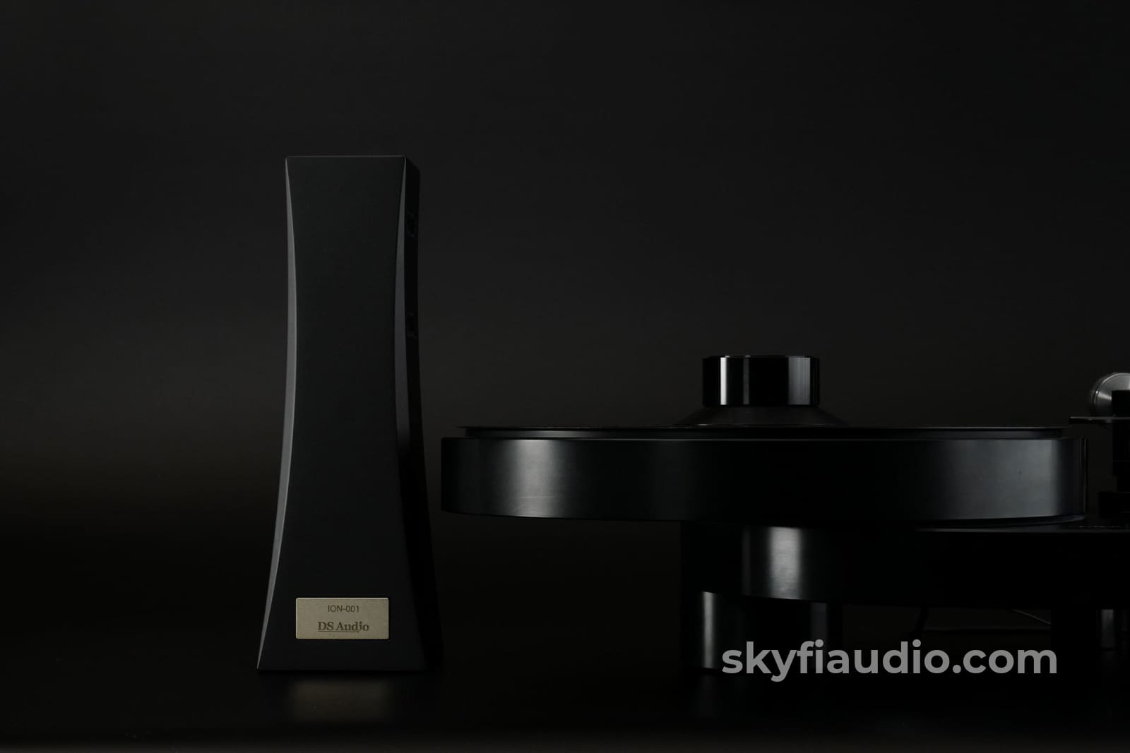 DS Audio ION-001 スピーカー ブラック DS Audio ION-001 Vinyl Ionizer - NEW