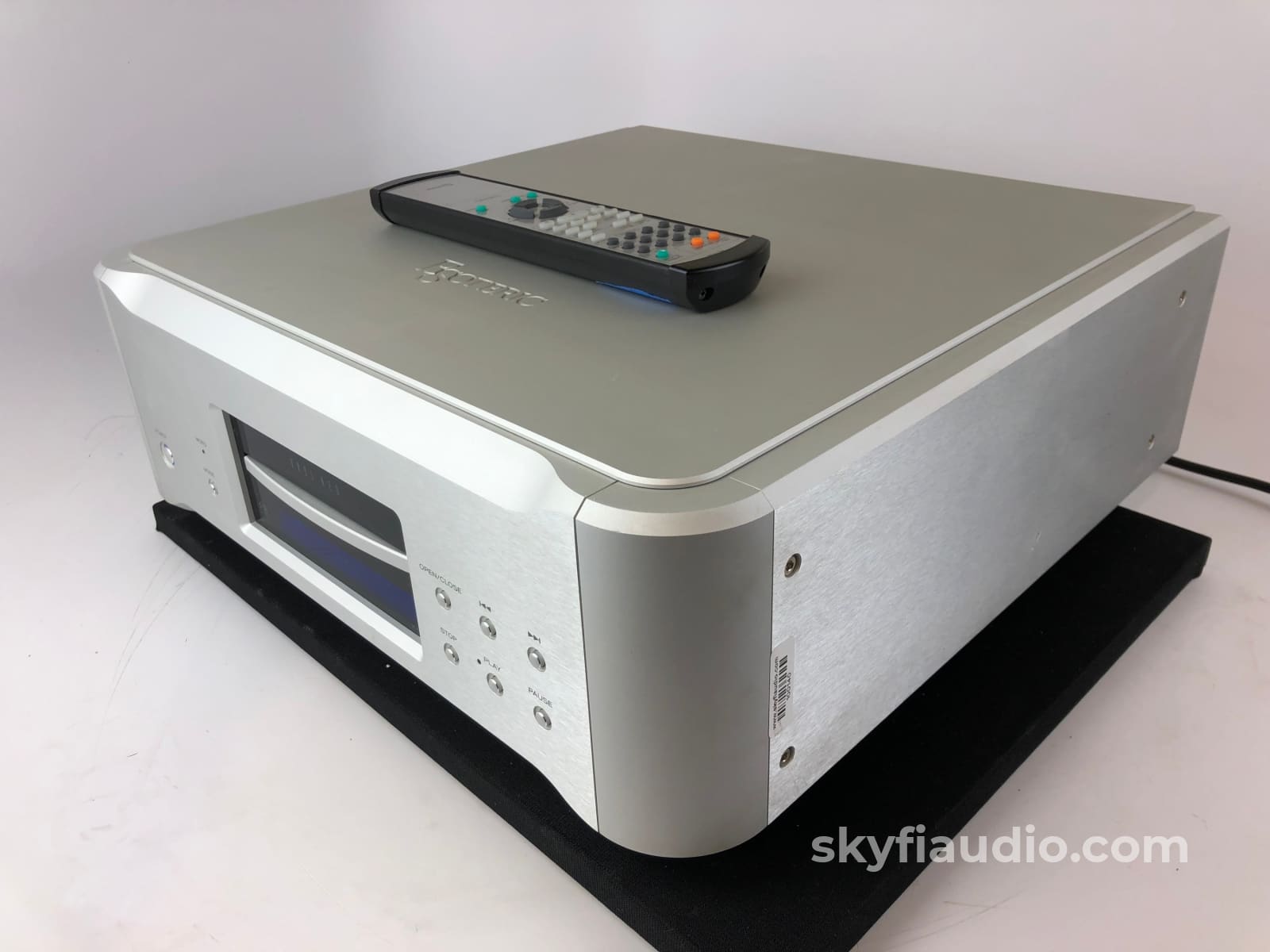 Esoteric K-03 Sacd/Cd Player With Remote (B) Cd + Digital