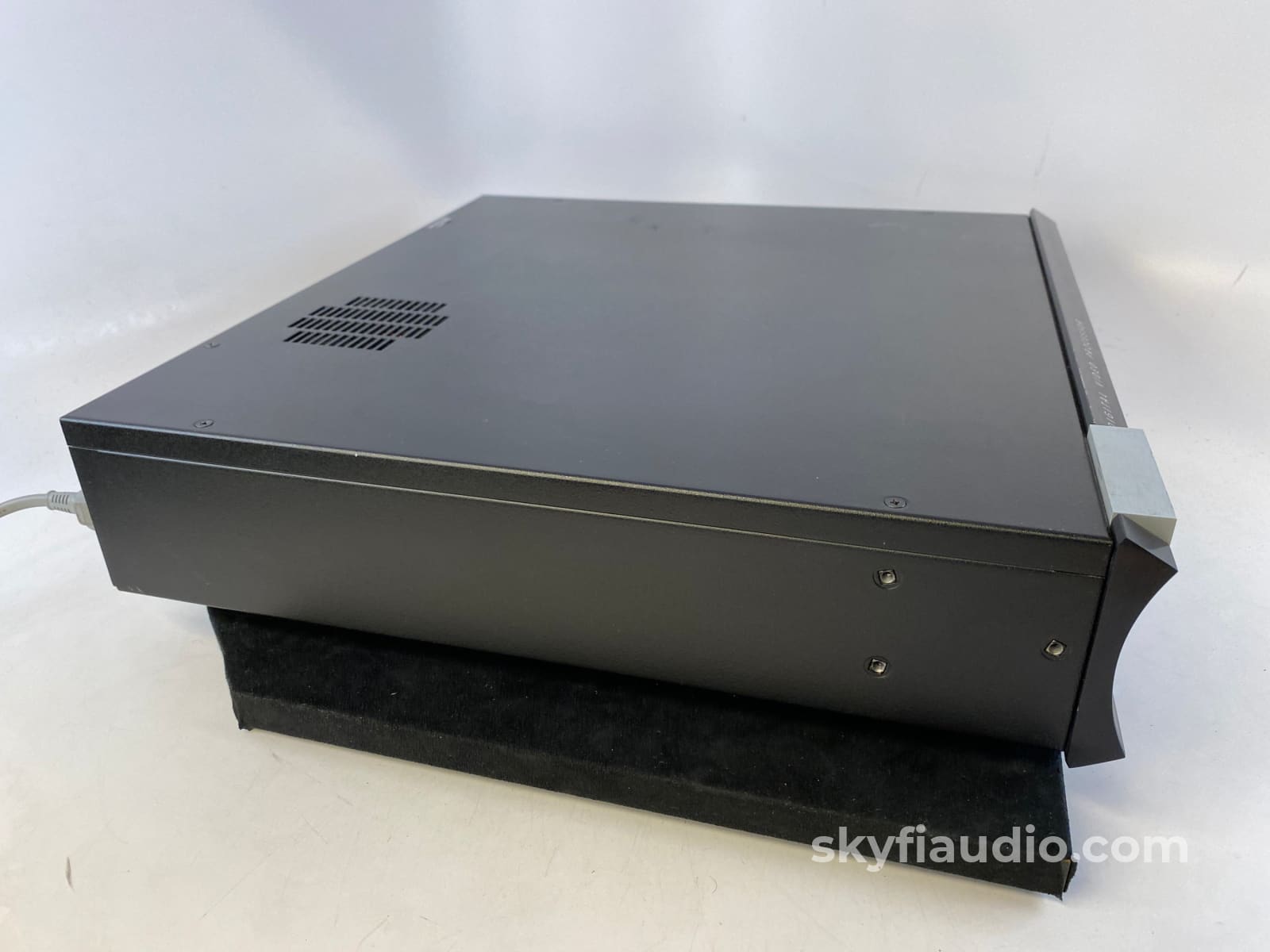 Faroudja Dvp-5000 Professional Hd Digital Video Processor And Scaler Preamplifier