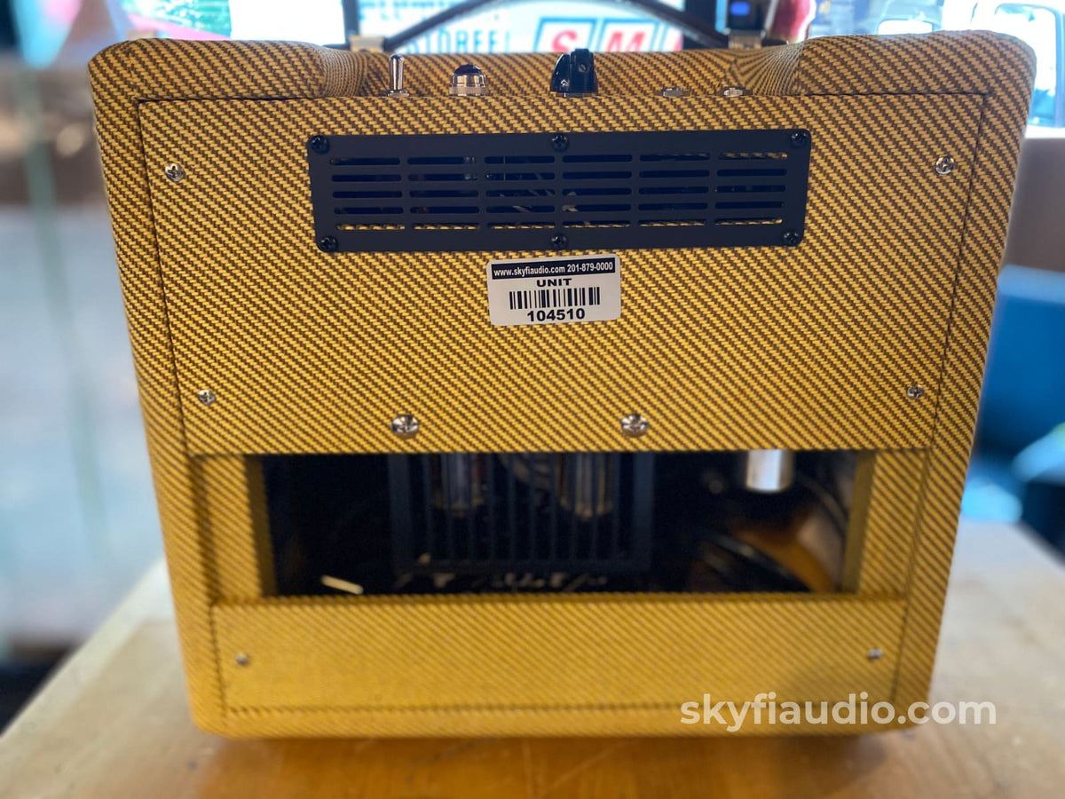 Fender Model 57 Champ 5F1 Guitar Amp In Tweed Accessory