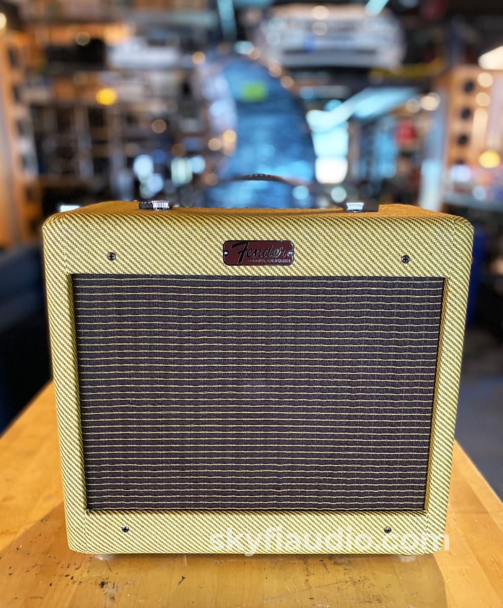 Fender 57 Custom Champ All-Tube Combo Amp In Lacquered Tweed Accessory