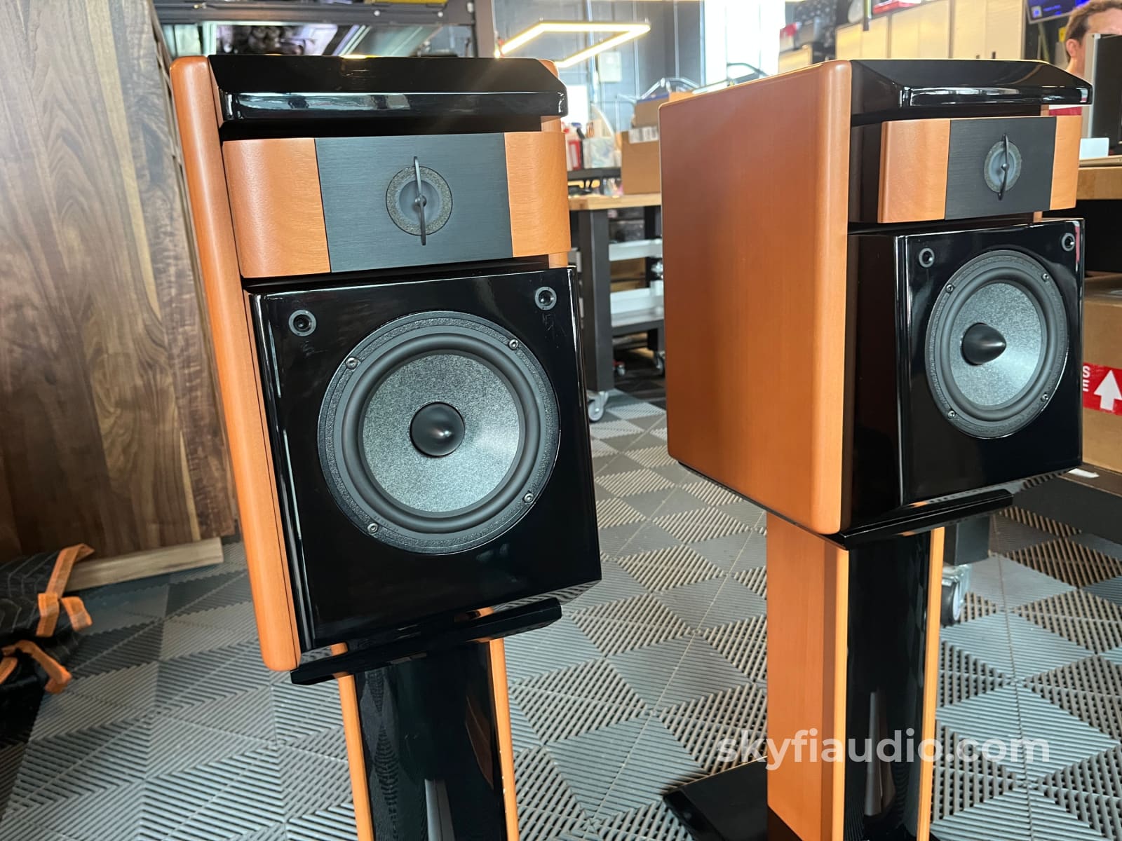 Focal JS Labs Micro Utopia Speakers - W/ Stands Speakers