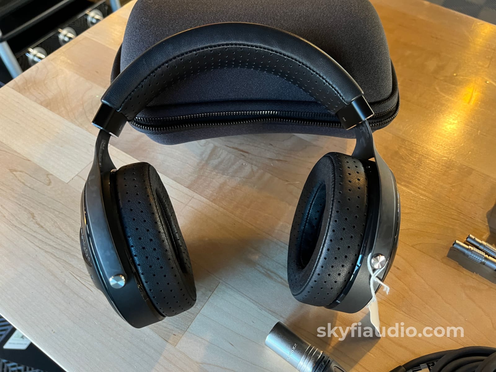 Focal Utopia Headphones - Beryllium Drivers - W/ Case Headphones