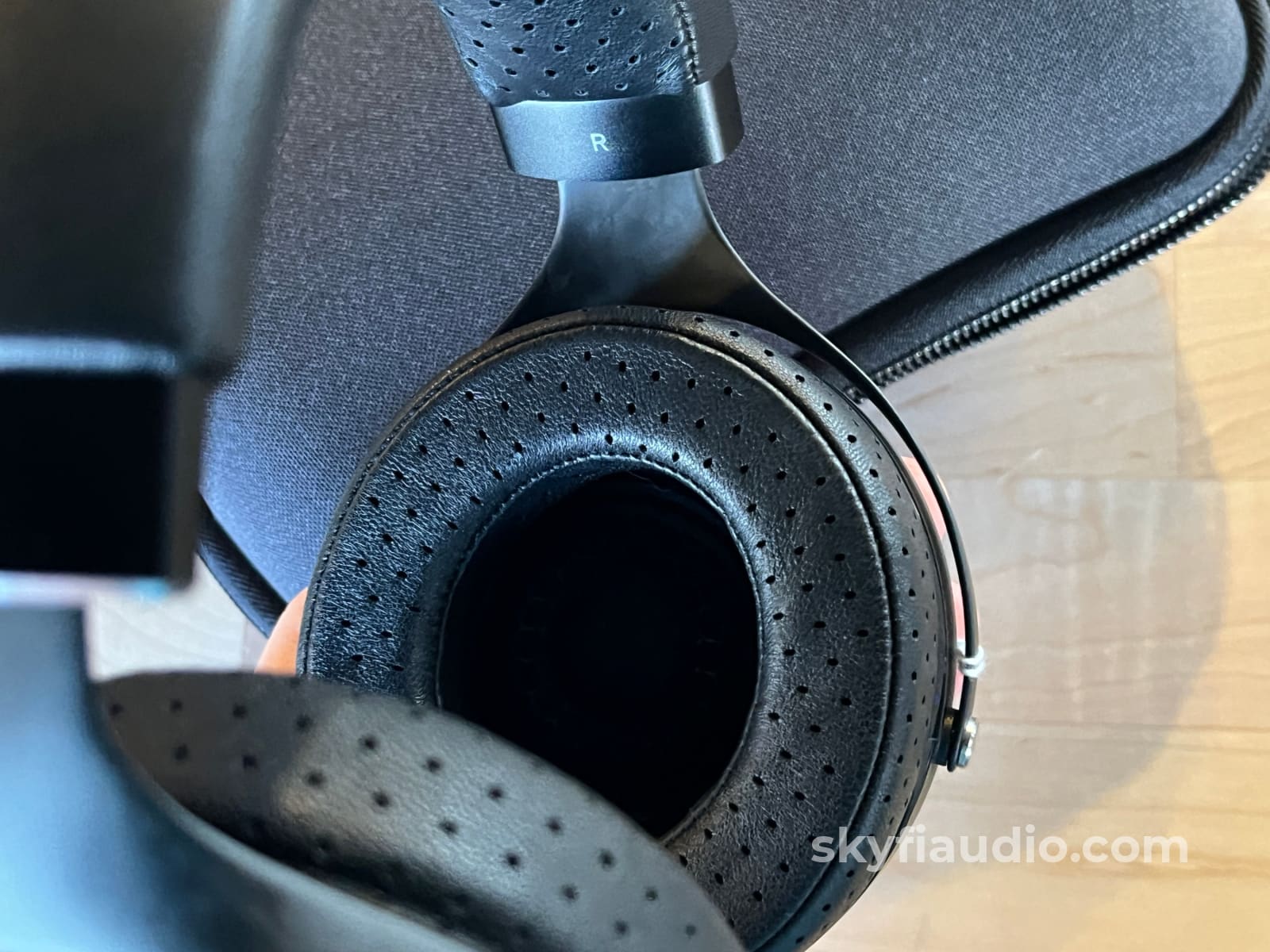 Focal Utopia Headphones - Beryllium Drivers - W/ Case Headphones