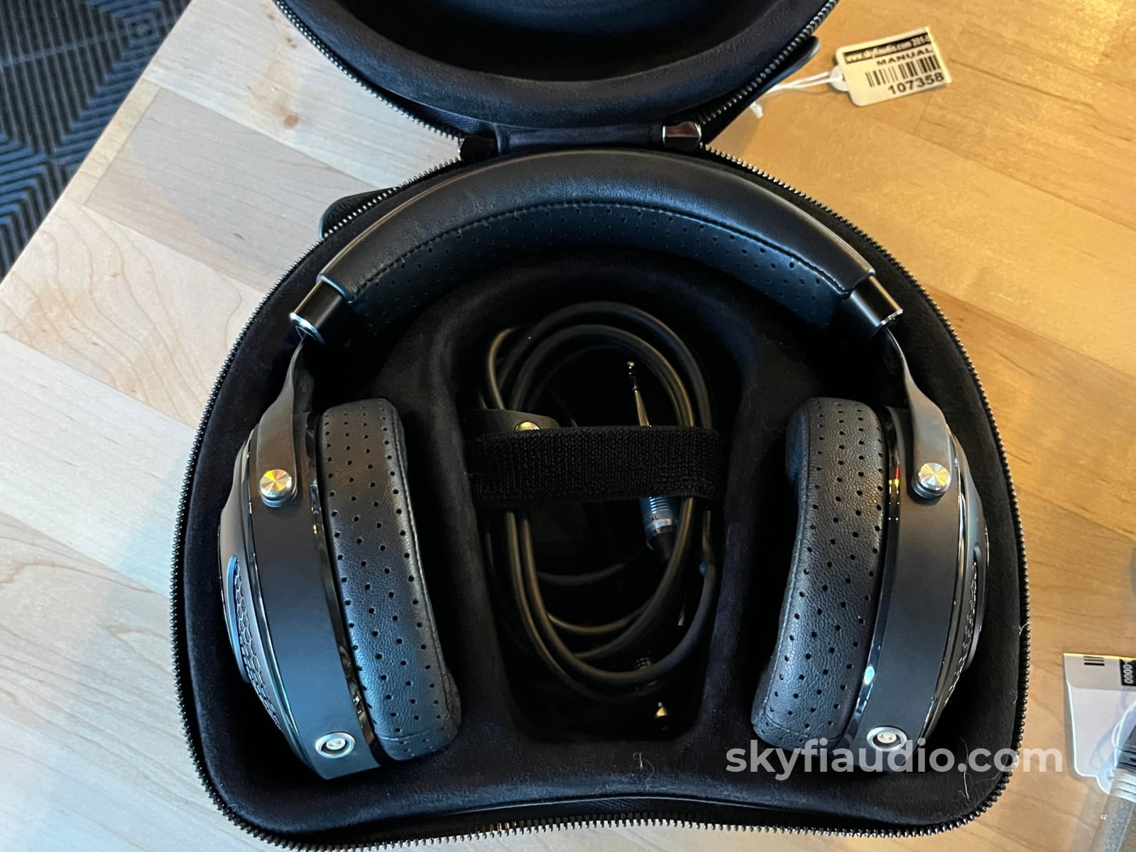 Focal Utopia Headphones - Beryllium Drivers - W/ Case Headphones