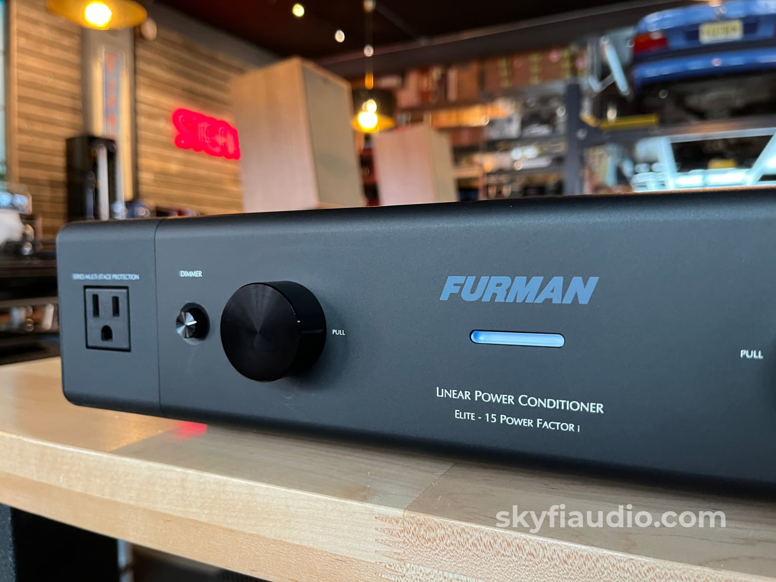 Furman Elite-15 PFi Power Conditioner - 13 Outlet Power Conditioner