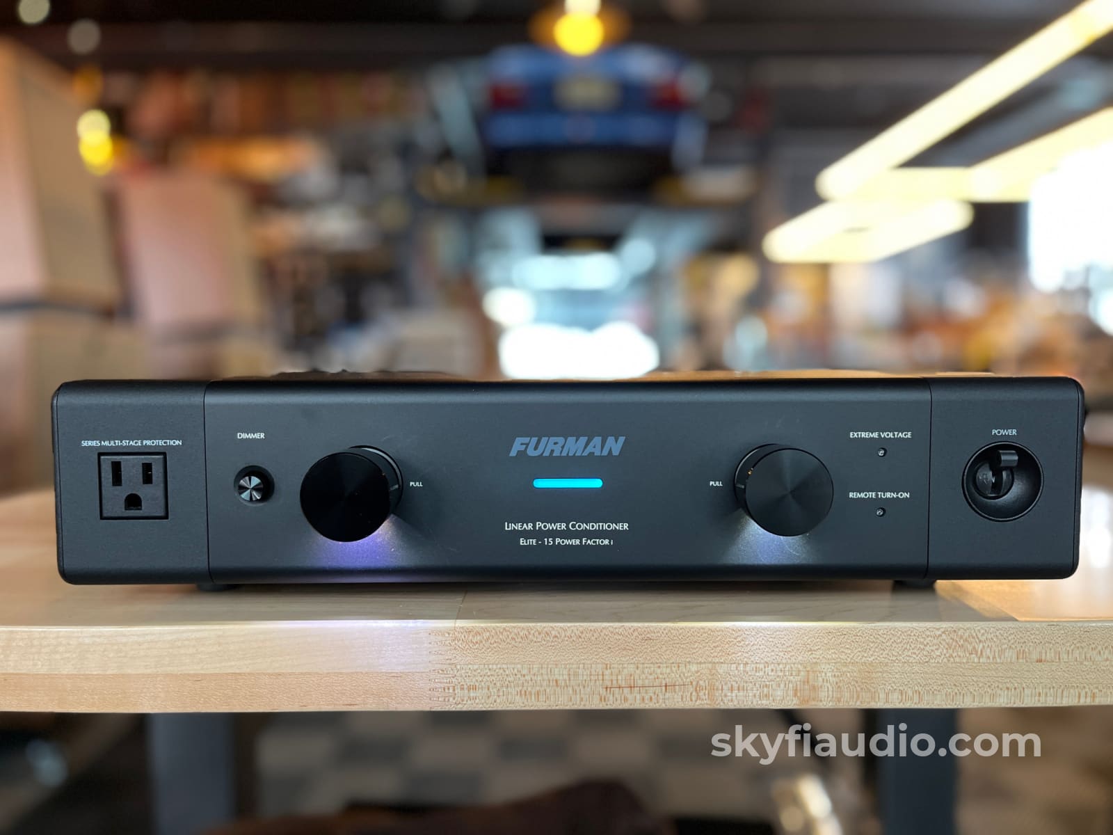 Furman Elite-15 PFi Power Conditioner - 13 Outlet Power Conditioner