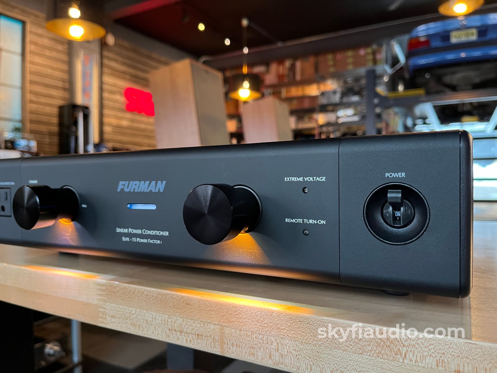 Furman Elite-15 PFi Power Conditioner - 13 Outlet Power Conditioner