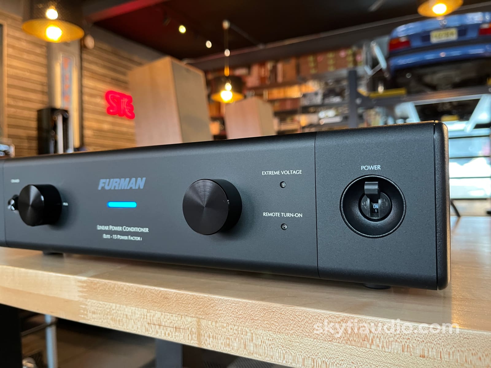 Furman Elite-15 PFi Power Conditioner - 13 Outlet Power Conditioner