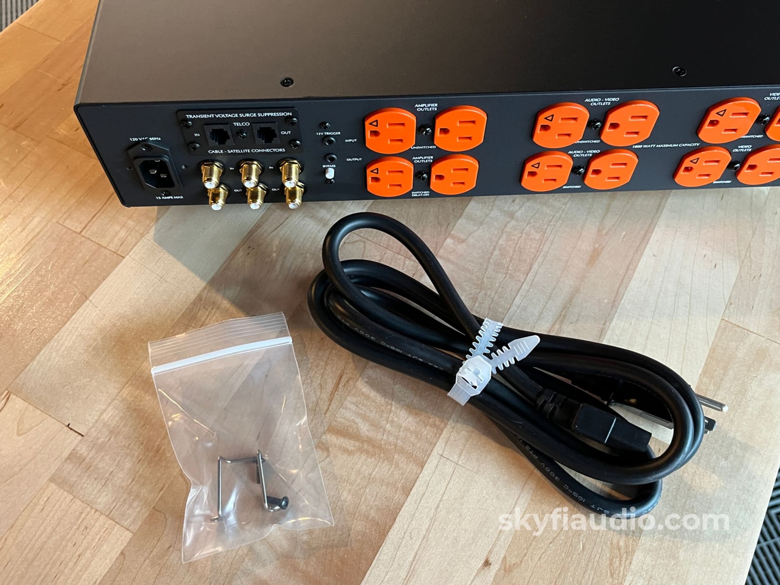 Furman Elite-15 PFi Power Conditioner - 13 Outlet