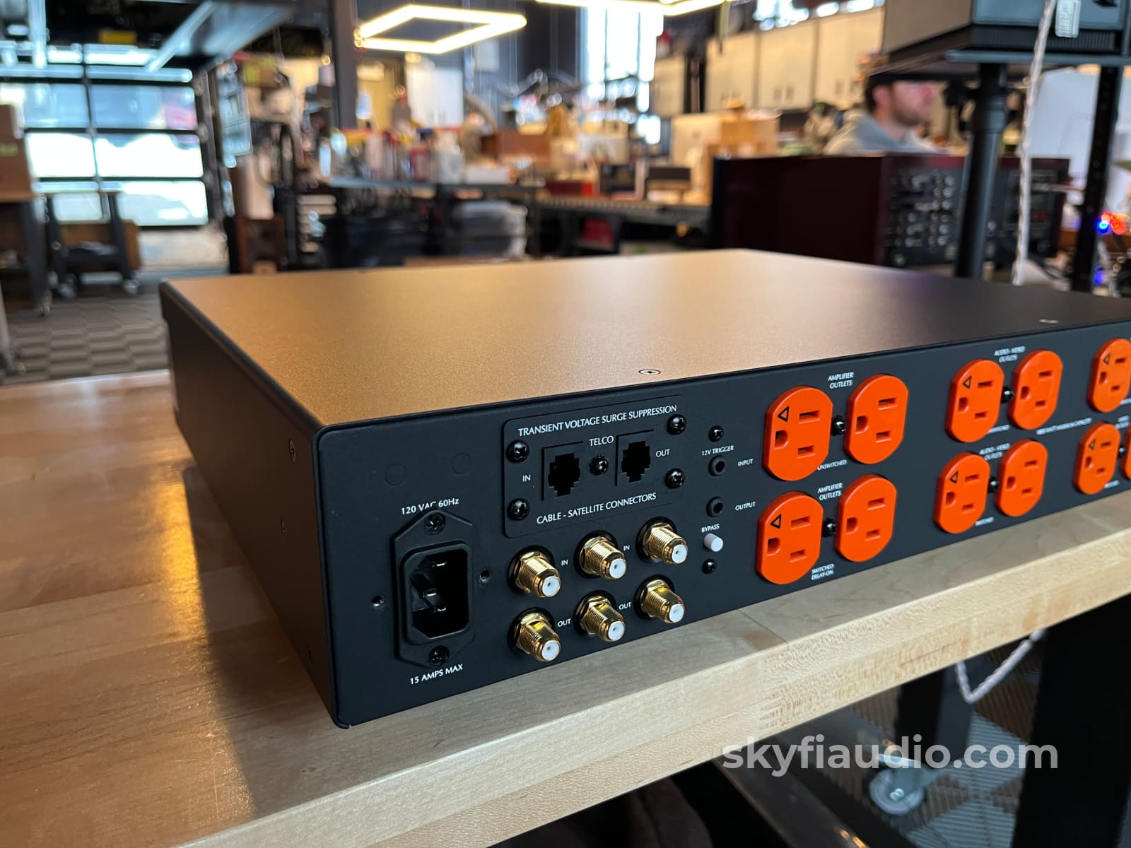 Furman Elite-15 PFi Power Conditioner - 13 Outlet Power Conditioner