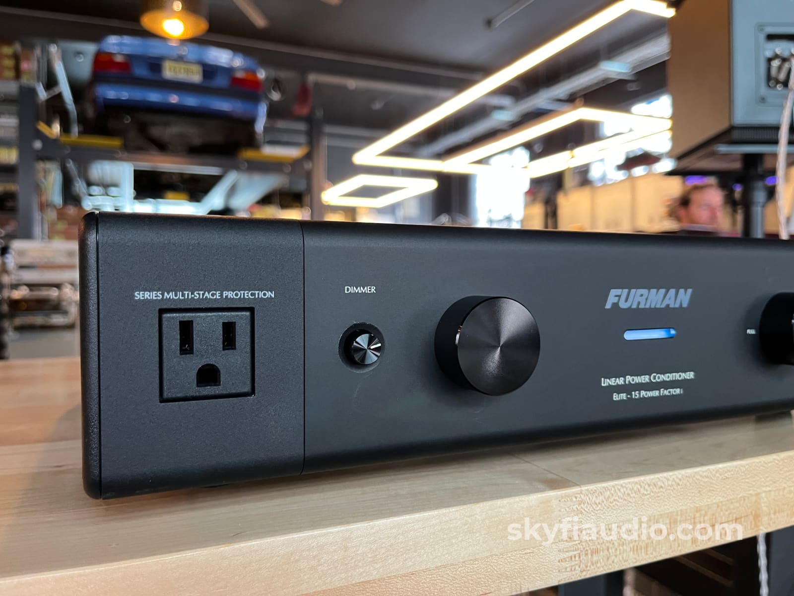 Furman Elite-15 PFi Power Conditioner - 13 Outlet