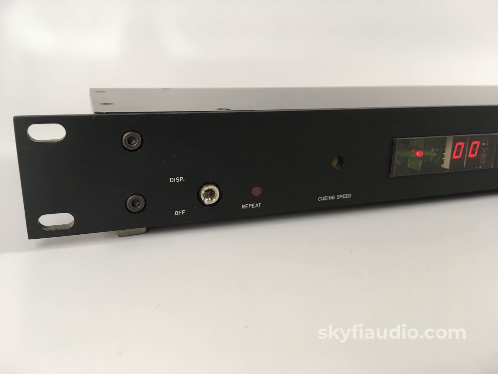 Goldmund Studio Linear Tracking Turntable With T3F Pl8 Controller