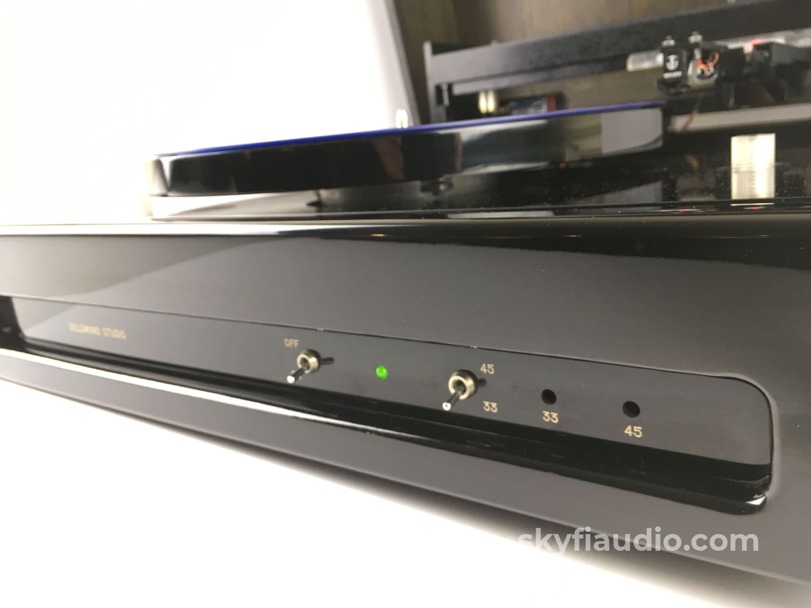 Goldmund Studio Linear Tracking Turntable With T3F Pl8 Controller