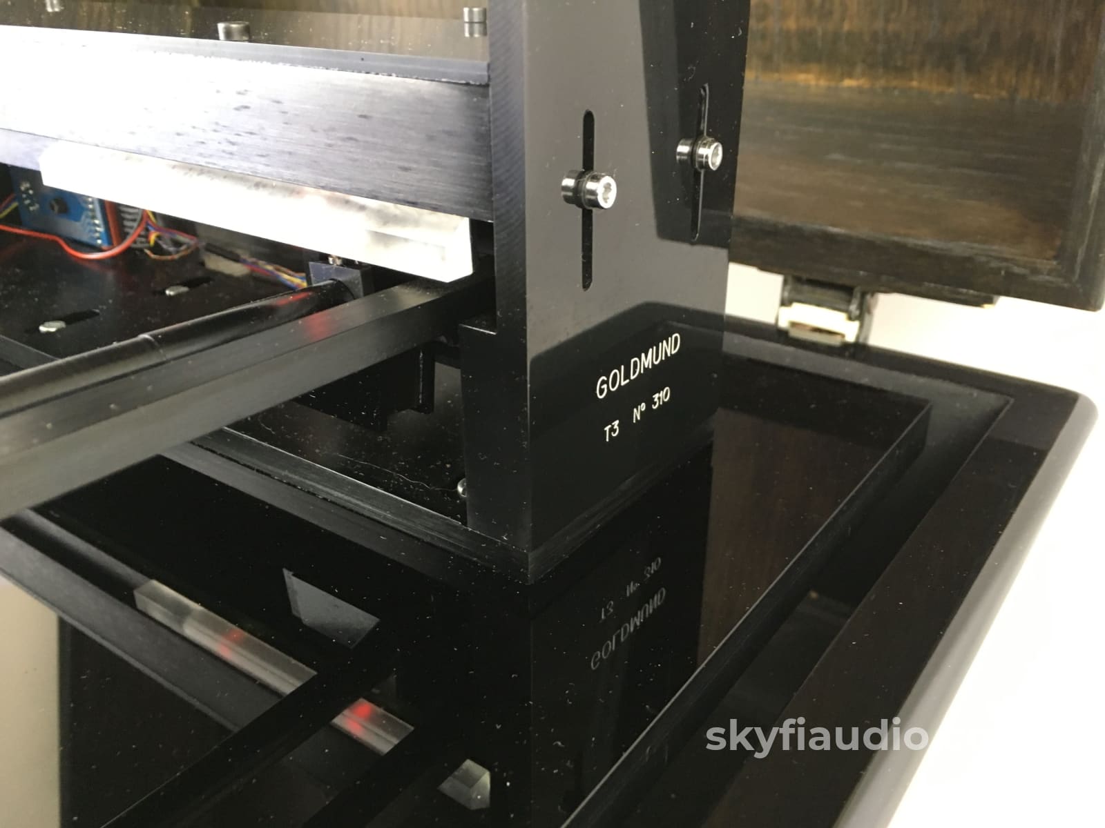 Goldmund Studio Linear Tracking Turntable With T3F Pl8 Controller