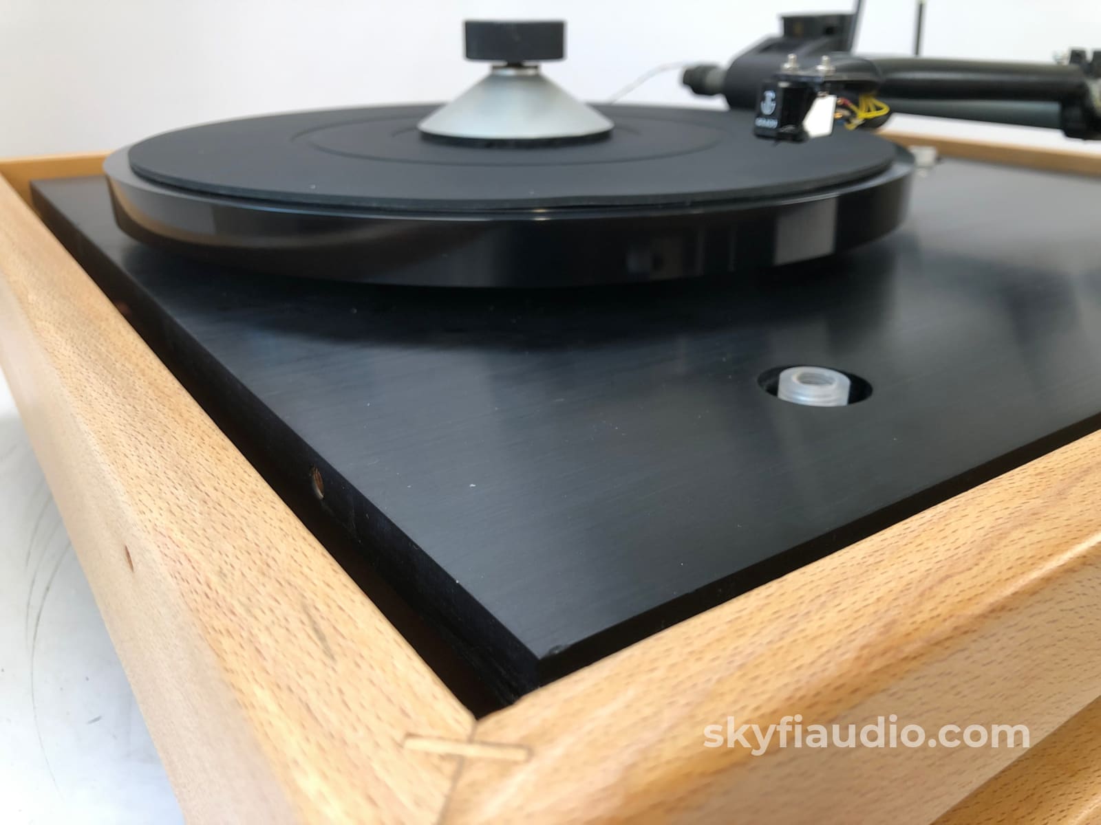 Goldmund Studio Turntable With Eminent Technologies Linear Air Bearing Arm And Grado Cartridge