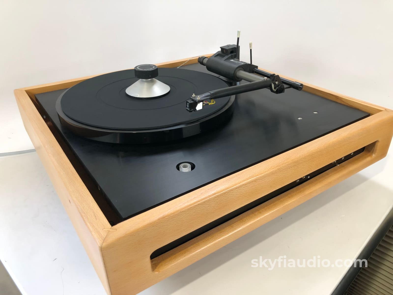 Goldmund Studio Turntable With Eminent Technologies Linear Air Bearing Arm And Grado Cartridge